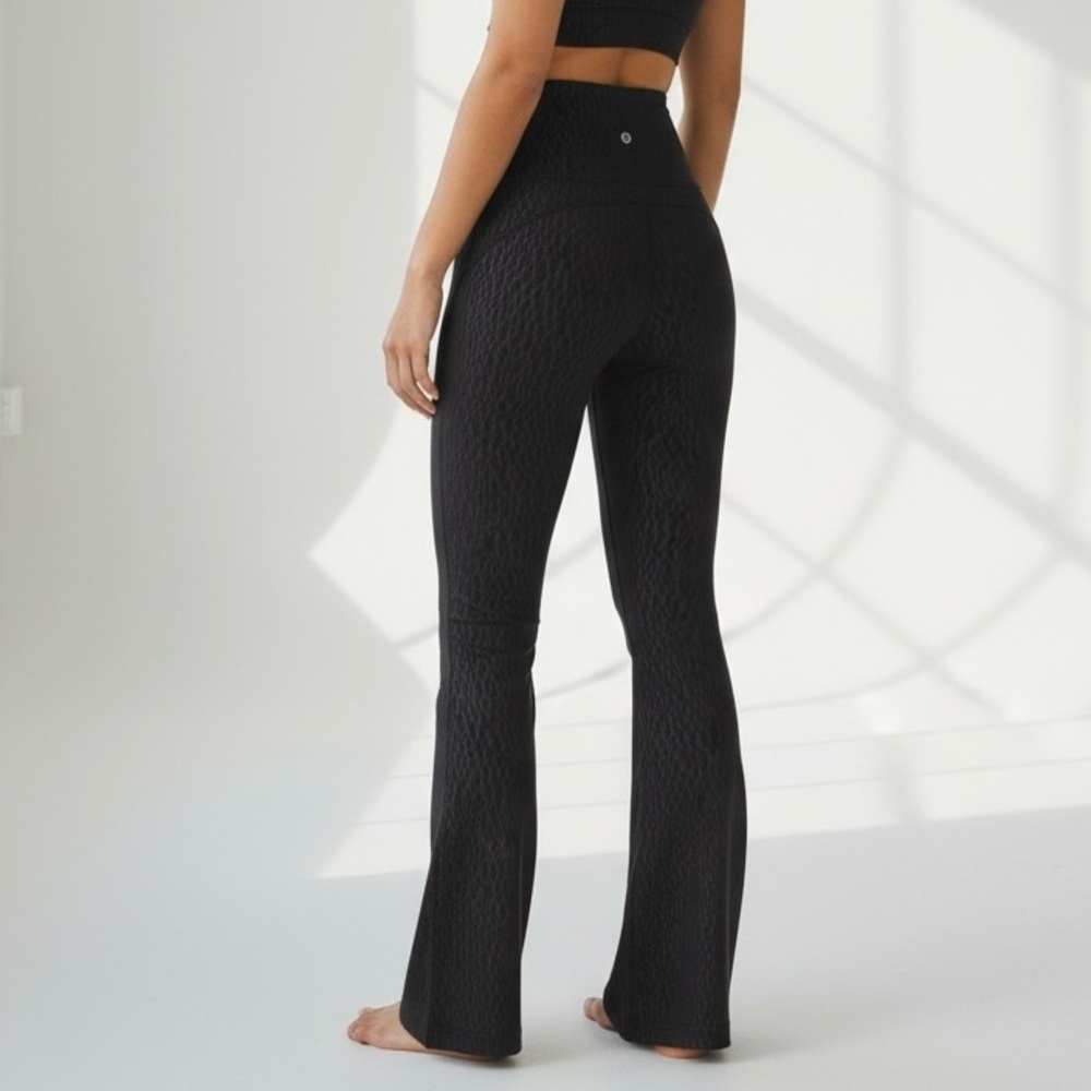 Lululemon Groove Super-High-Rise Flared Pant *Nulu embossed women’s size 2